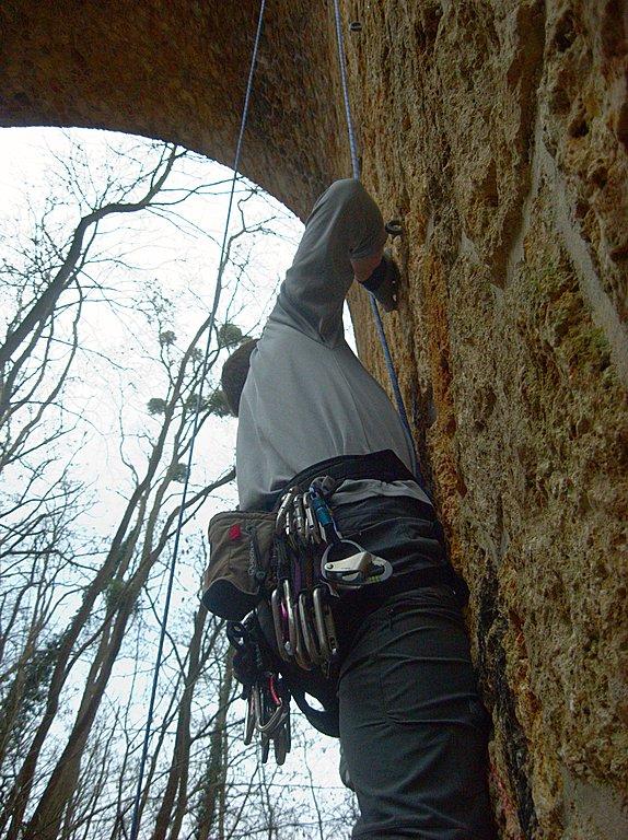 Sortie escalade au viaduc des Fauvettes avec le COC en février 2011
