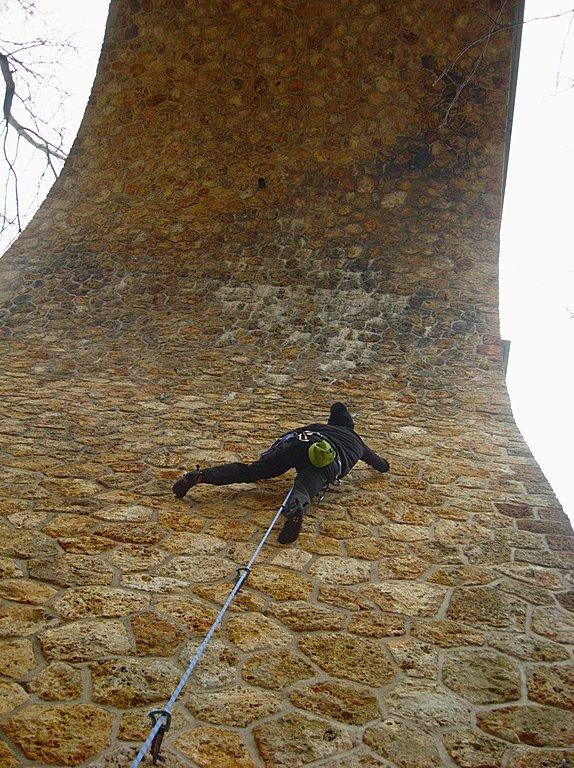 Sortie escalade au viaduc des Fauvettes avec le COC en février 2011