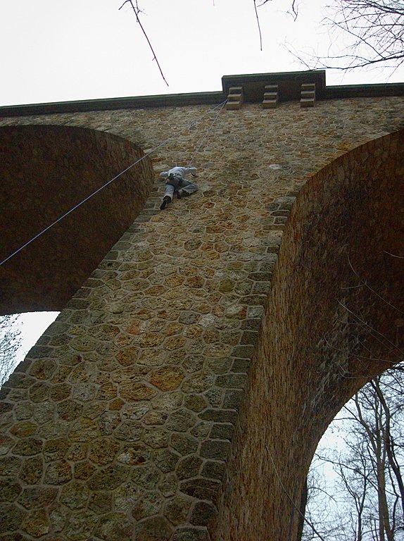 Sortie escalade au viaduc des Fauvettes avec le COC en février 2011
