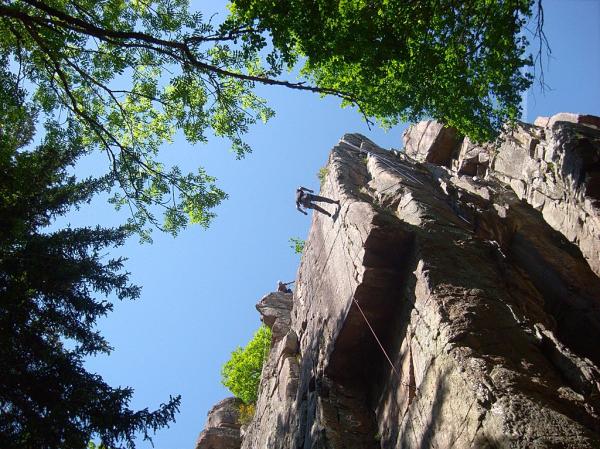 Sortie escalade à Vieux-Château avec le COC le 8 mai 2011