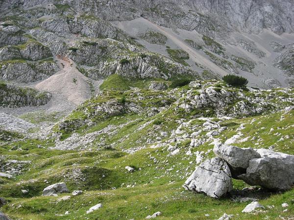 Parc du Triglav en Slovénie - De Tržaška Koča na Doliču à Koča na Prehodavcih par la falaise