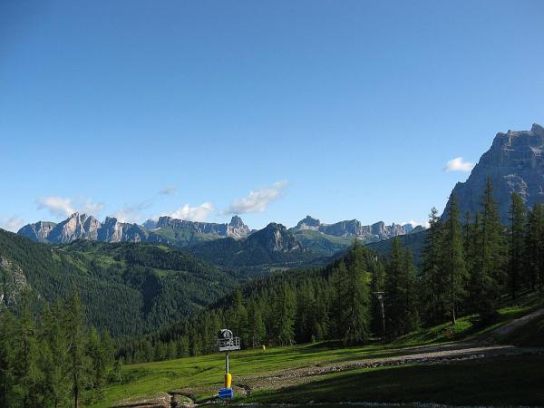 Dolomites - Pelmo - De la cabane Della Grava au col Forata, tour du mont Pelmo