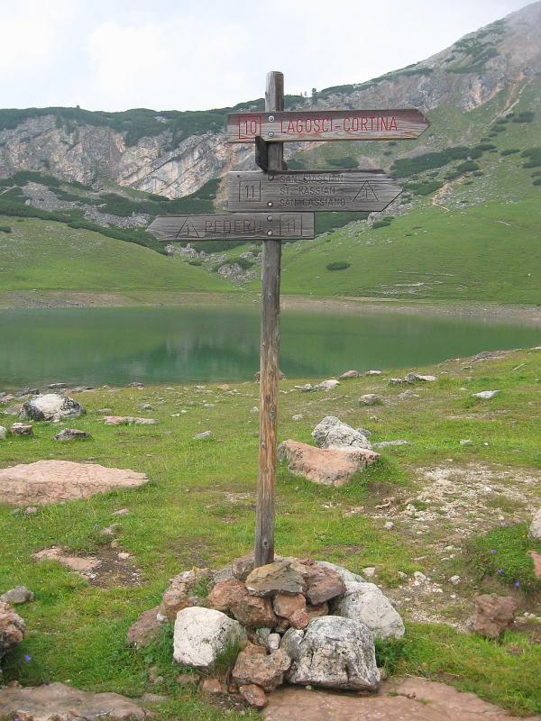 Dolomites - Col Bechei Dessora - De Pian de Loa au lac Le Parom