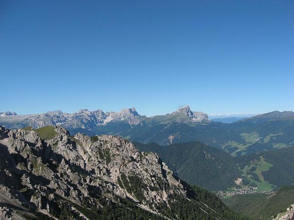 Dolomites - Piz da Peres - De Val dai Lesc à Plan de Costa via Marebbe et San Martino