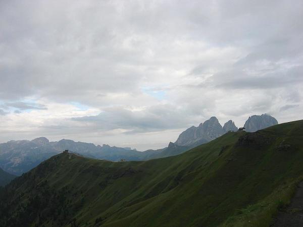 Dolomites - Bech da Mesdi, lac de Fedaia - Du col de Pordoi à l\'abri Bontadini