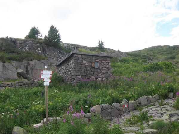 Dolomites - Cima Bocche - De l\'abri de pique-nique Iuribrutto à l\'abri Tellici