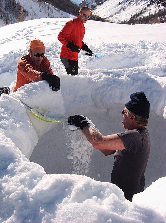 Sortie igloo et ski de rando avec le COC dans le Mercantour les 13 et 14 mars 2010