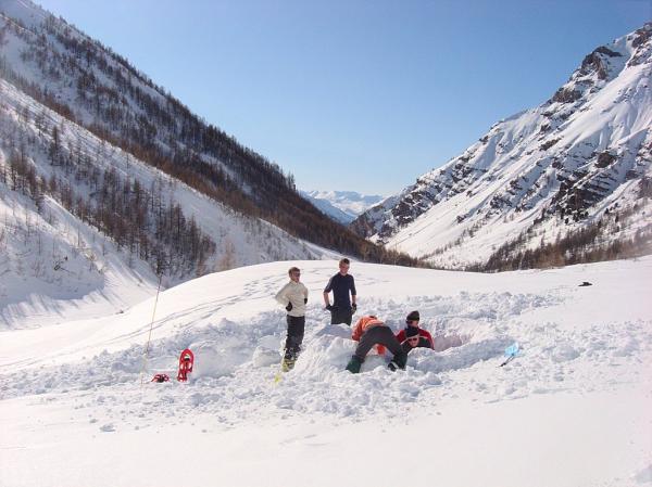 Sortie igloo et ski de rando avec le COC dans le Mercantour les 13 et 14 mars 2010